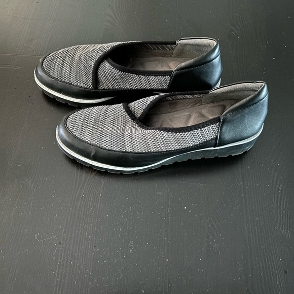 Adrienne Vittadini Sport Comfort Walking Womens Shoes Black / Grey Slip On  9M - Picture 2 of 7